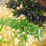 アレンジ♪ごま油が香る♪ワカメとネギの塩ラーメン